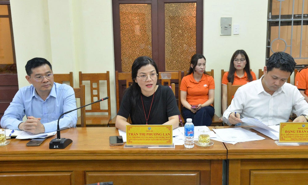 Tiến sĩ Trần Thị Phương Lan, Vụ trưởng Vụ Văn hóa, Văn nghệ,  Ban Tuyên giáo và Dân vận Trung ương phát biểu chỉ đạo